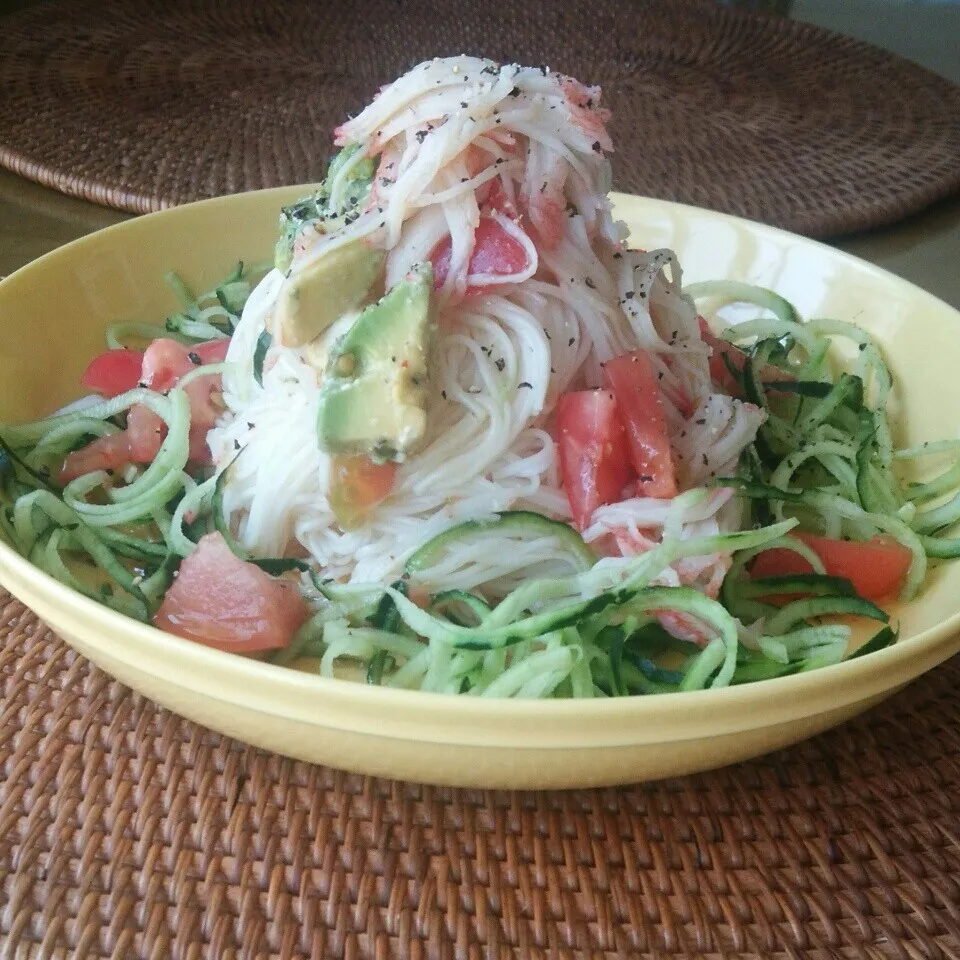 Snapdishの料理写真:エスニック野菜とカニカマの素麺|ふみきゅんさん