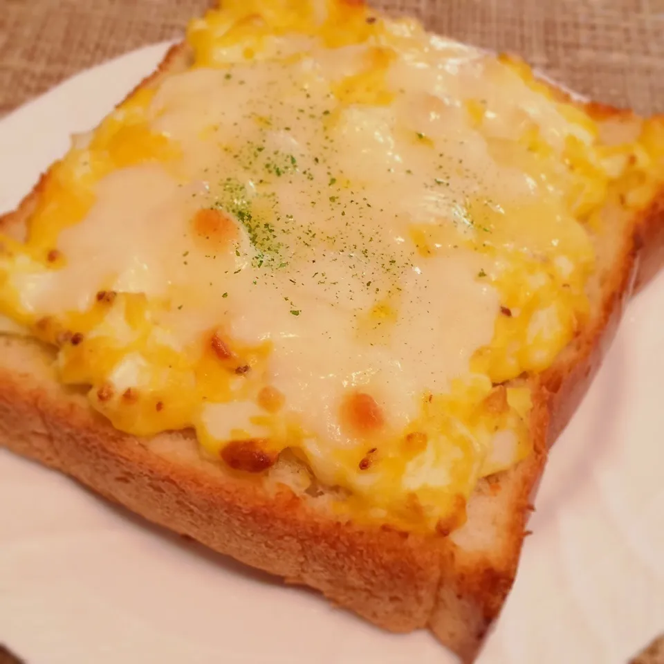 卵サラダのとろけるチーズトースト｡:°ஐ♡*|みーしゃさん