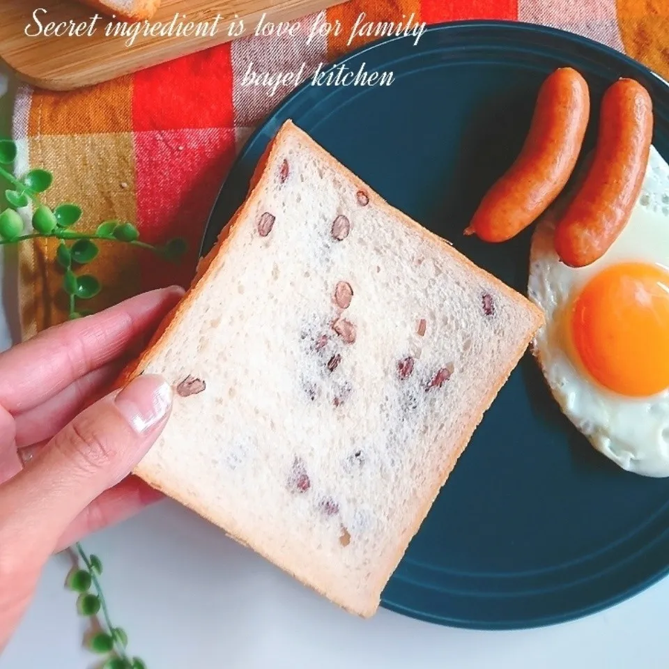 【角食部】ほんのりピンクで優しい味わいの桜と小豆の角食🌸|BAGELさん