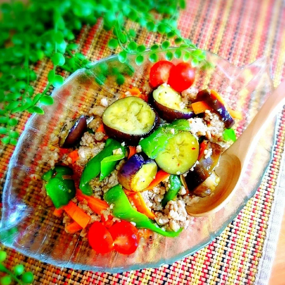 Snapdishの料理写真:これ1つで味が決まる✨夏野菜と豚挽き肉のアジアン炒め🍆|BAGELさん