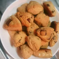 Snapdishの料理写真:HMで♪スタバ風チョコチャンクスコーン♥|にこ☺︎さん