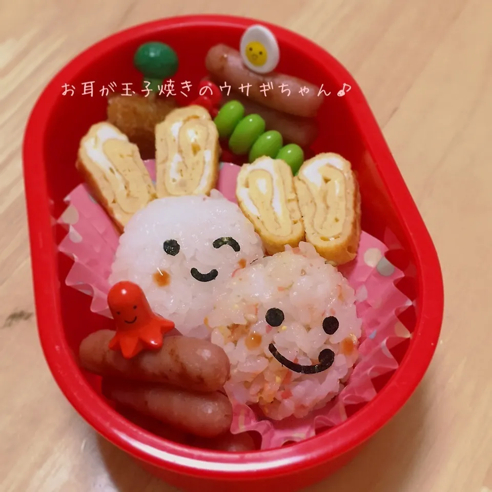 Snapdishの料理写真:お耳が玉子焼きのウサギちゃん♪弁当|okomeさん