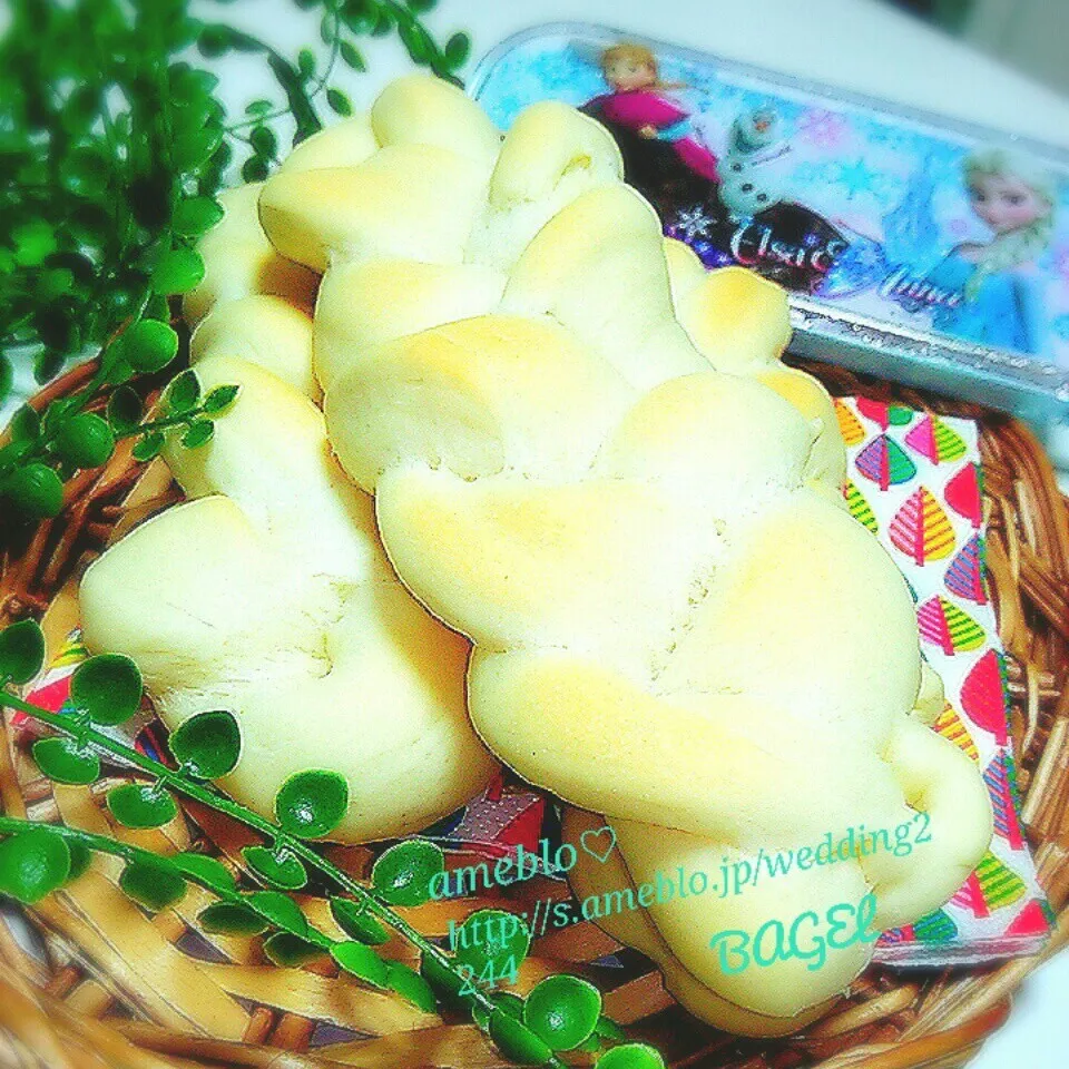 娘ちゃんのリクエスト♪ディズニーランドのエルサのパン♡|BAGELさん