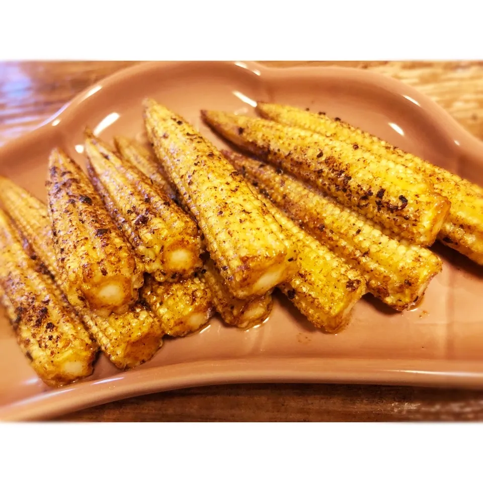 Snapdishの料理写真:焼きとうもろこしじゃないよヤングコーンのバターソテーだよ🌽|naocchiさん