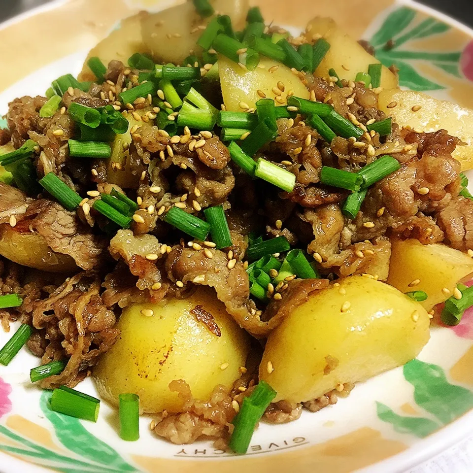 じゃがいもと牛肉のうま炒め|シャークさん