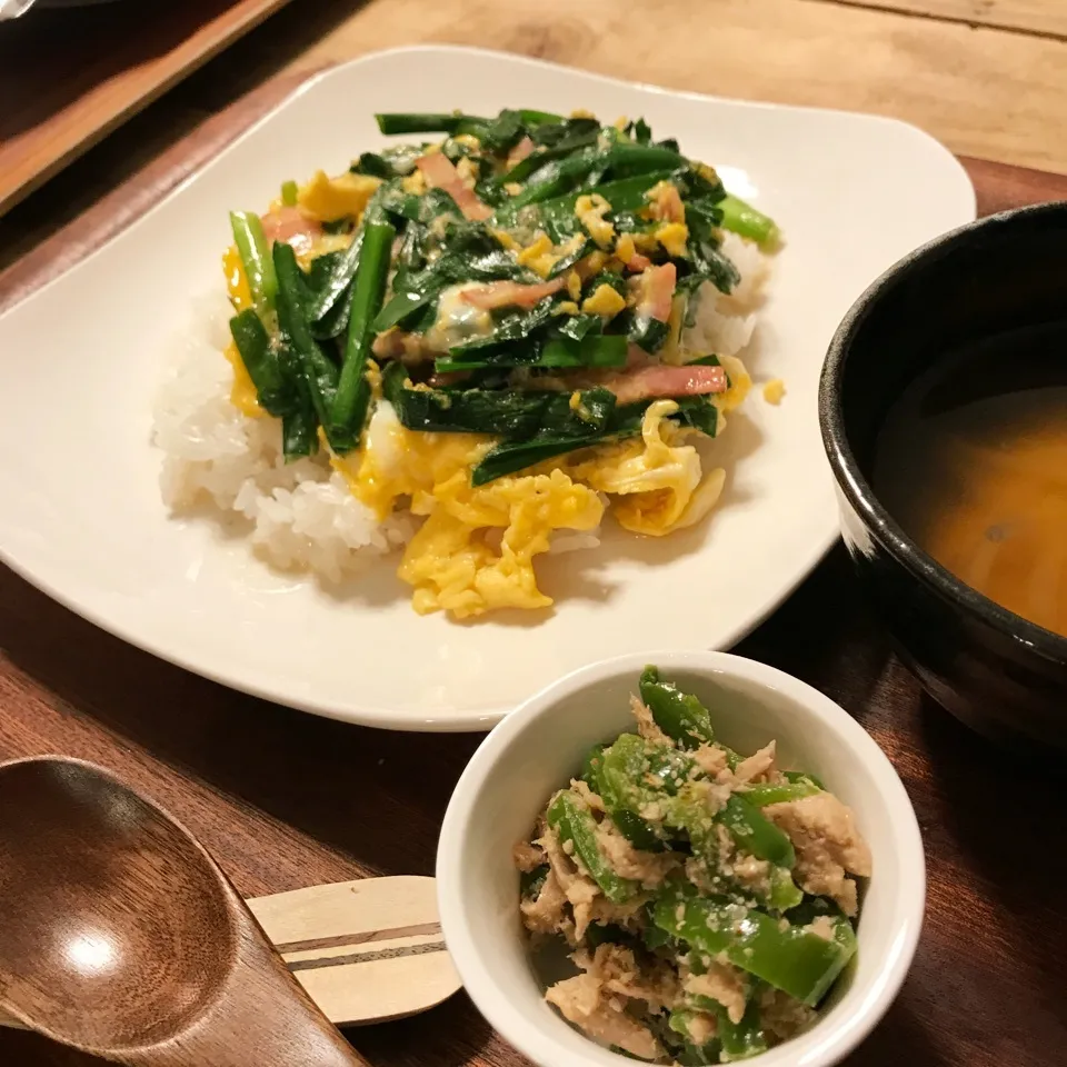 マネっこー😁無限ピーマンと和ふーっあんかけベーコンニラ玉丼|01さん