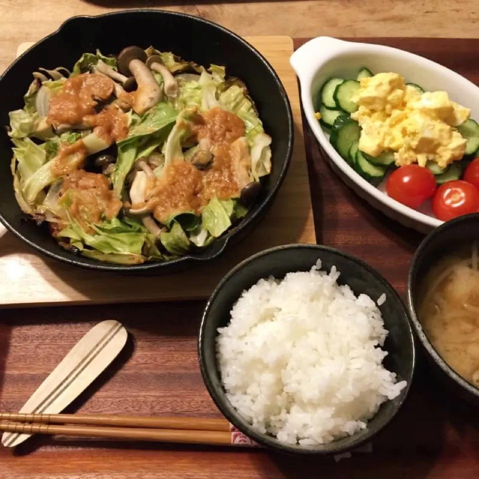 今宵の晩ごはんは、スキレットで鮭のちゃんちゃん焼き|01さん