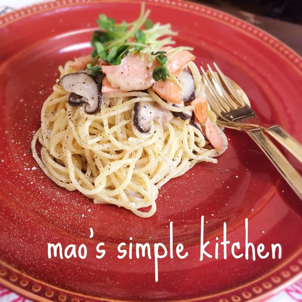 Snapdishの料理写真:ポーションで♪サーモンと椎茸のクリームパスタ|mao's simple kitchenさん