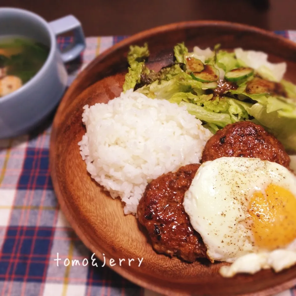 Snapdishの料理写真:鳥豚のハンバーグプレート 目玉焼きのせ|mugiさん