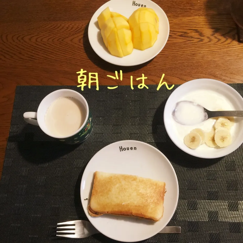 Snapdishの料理写真:ささみカツキャベツホットサンド、ヨーグルトバナナ柿、紅茶|yakinasuさん