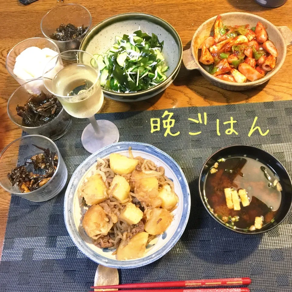 Snapdishの料理写真:肉じゃが、胡瓜若布ちりめん酢の物、ソーセージ竹輪ピーマン炒め|yakinasuさん