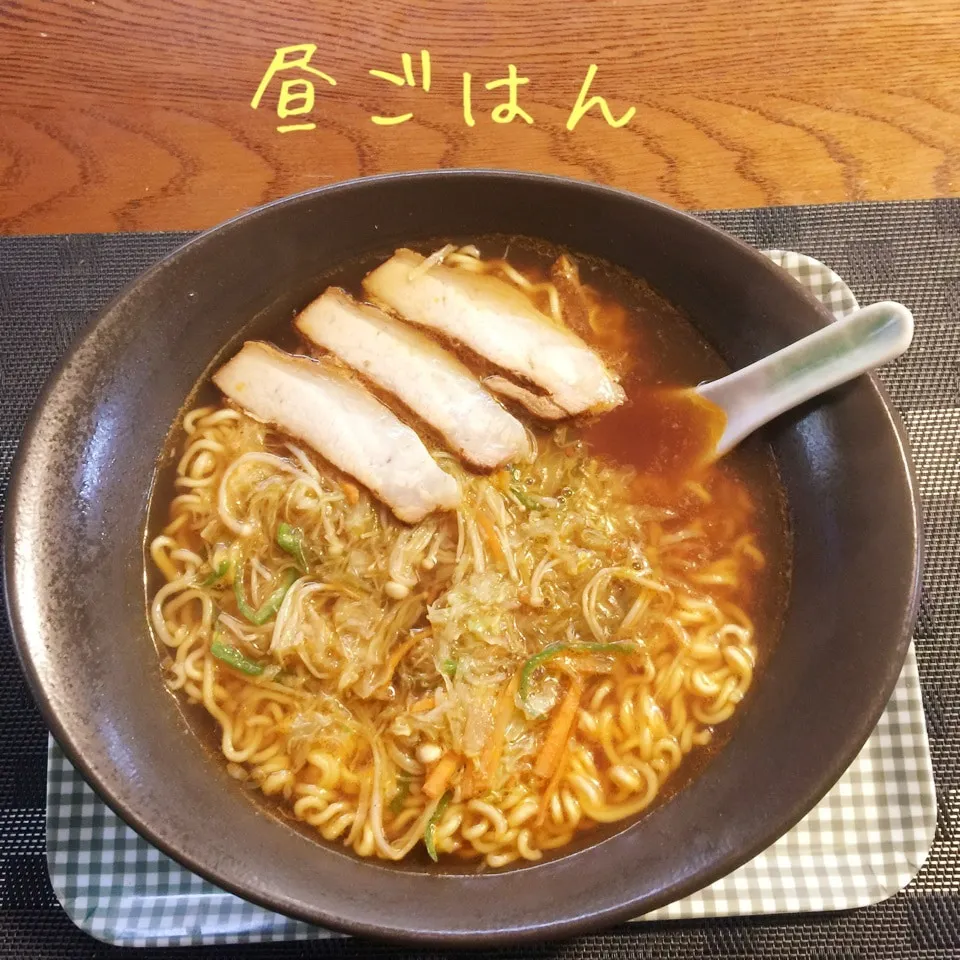 Snapdishの料理写真:辛くてウマイ台湾ラーメン|yakinasuさん