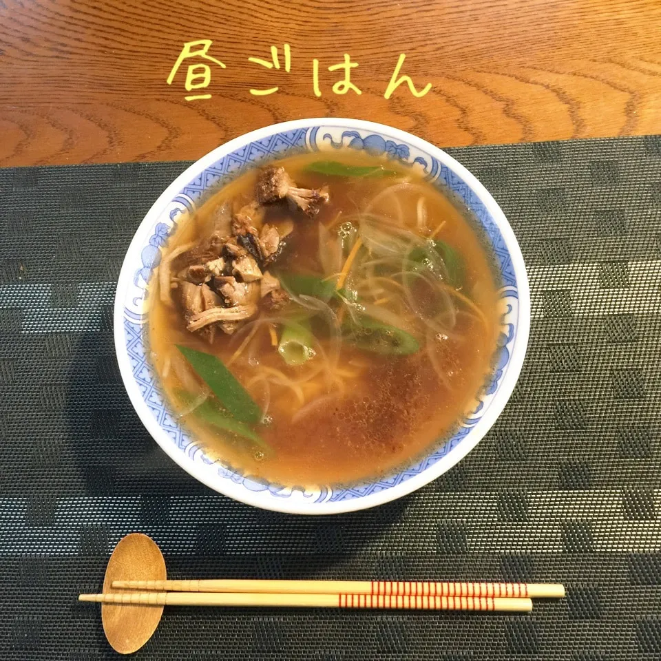 Snapdishの料理写真:醤油ラーメン野菜炒めと煮豚のせ|yakinasuさん