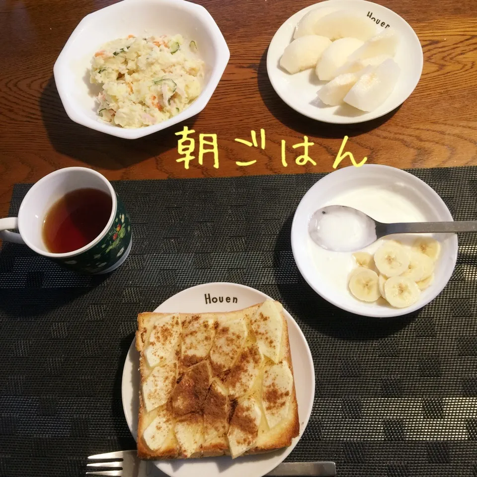 Snapdishの料理写真:アップルシナモントースト、ポテサラ、ヨーグルトバナナ、梨|yakinasuさん