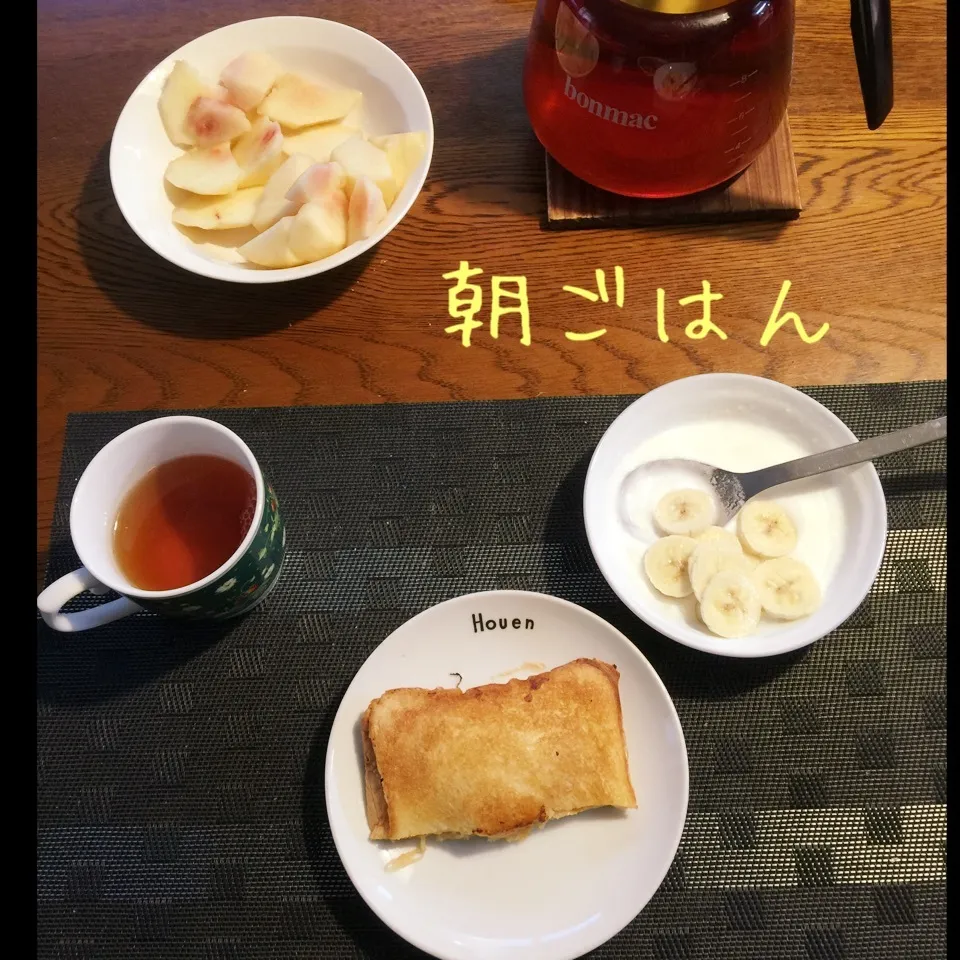 Snapdishの料理写真:キャベツ海老マヨホットサンド、ヨーグルトバナナ、桃、紅茶|yakinasuさん