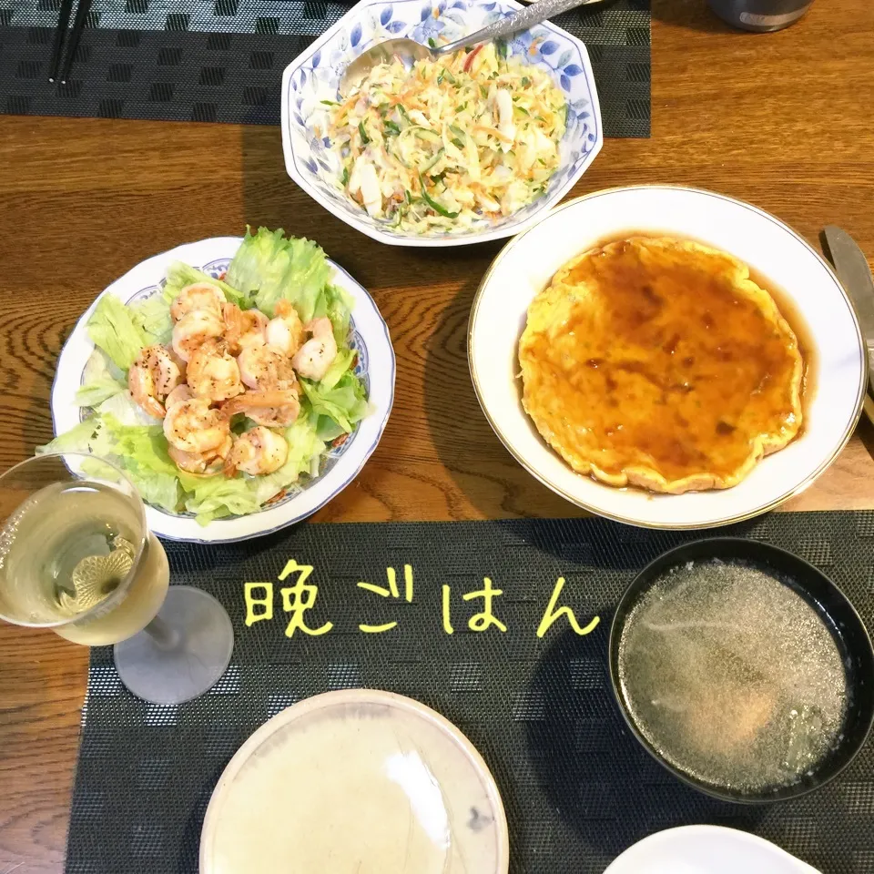 Snapdishの料理写真:ガーリックシュリンプ、芙蓉蟹、ホッキ貝入りサラダ、スープ|yakinasuさん