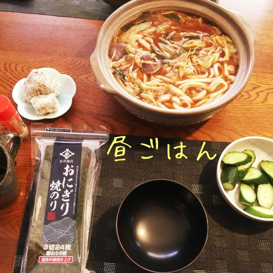 味噌煮込みうどん、ゆかりのチビおにぎり、胡瓜ヌカ漬け|yakinasuさん