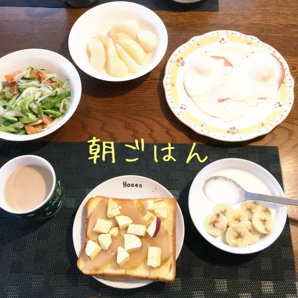 Snapdishの料理写真:林檎と芋のトースト、ハムエッグ、ヨーグルトバナナ、梨、サラダ|yakinasuさん