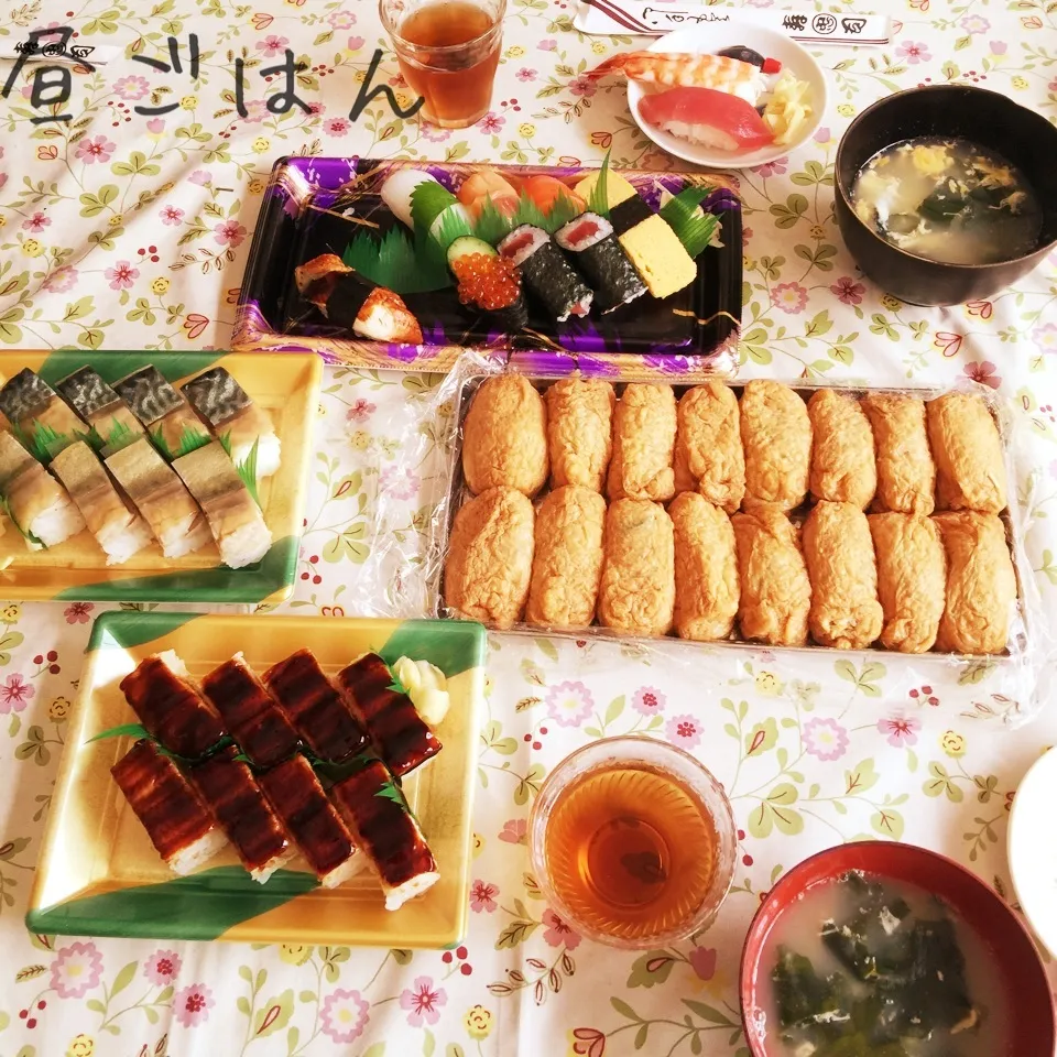 Snapdishの料理写真:お寿司の昼ごはん|yakinasuさん