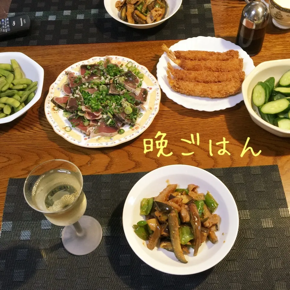 Snapdishの料理写真:鰹タタキ、茄子豚味噌炒め、海老フライ、枝豆、胡瓜漬|yakinasuさん