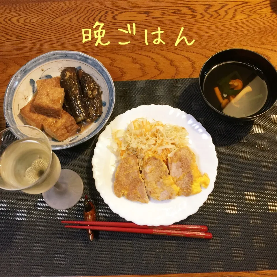 Snapdishの料理写真:豚ヒレ肉ピカタ、茄子厚揚げ煮物、吸物、白ワイン|yakinasuさん