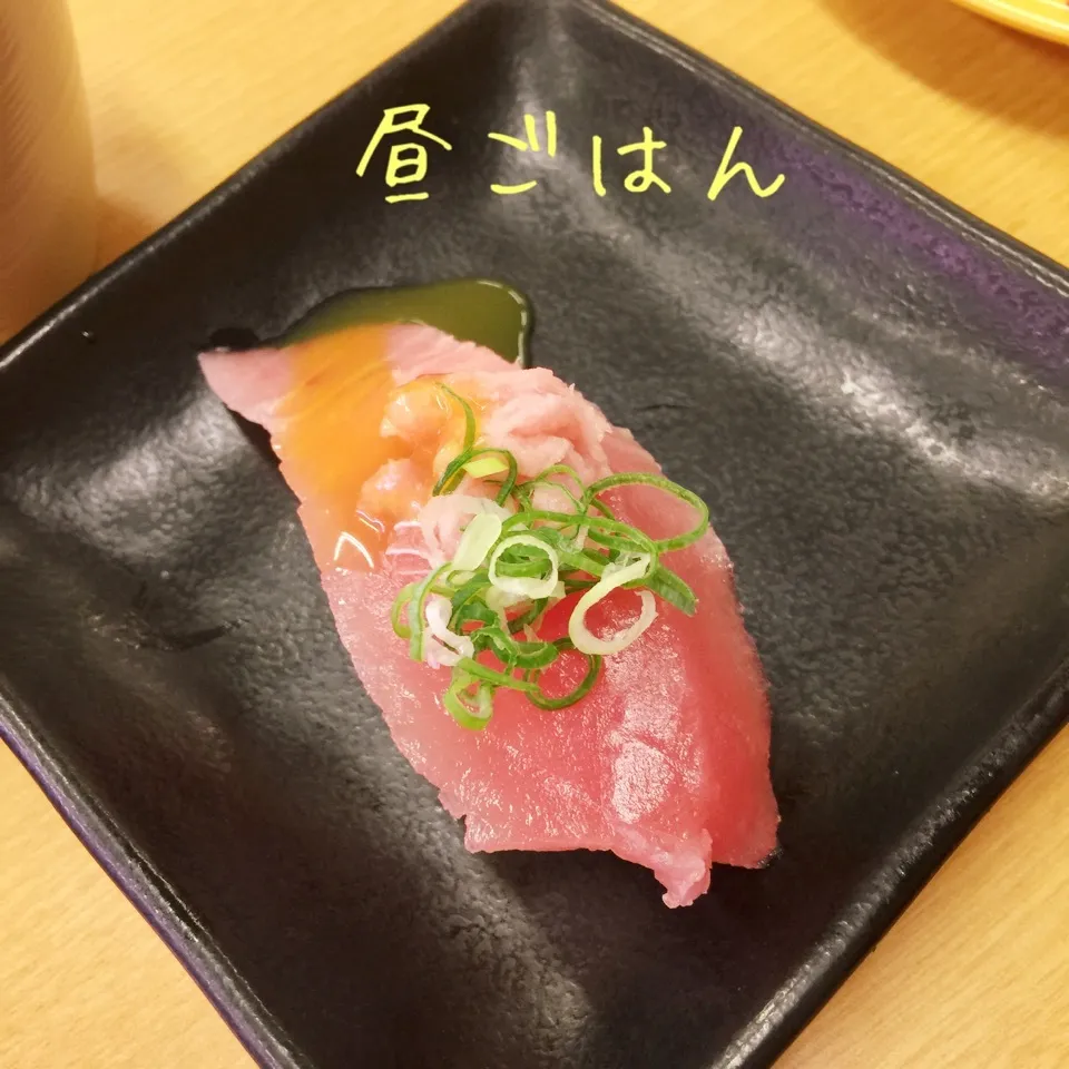 Snapdishの料理写真:マグロと極上たらこの合わせ寿司、ほか|yakinasuさん