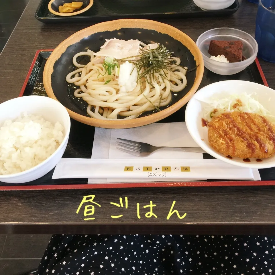 しゃぶしゃぶ肉うどん、コロッケ の Aランチ|yakinasuさん