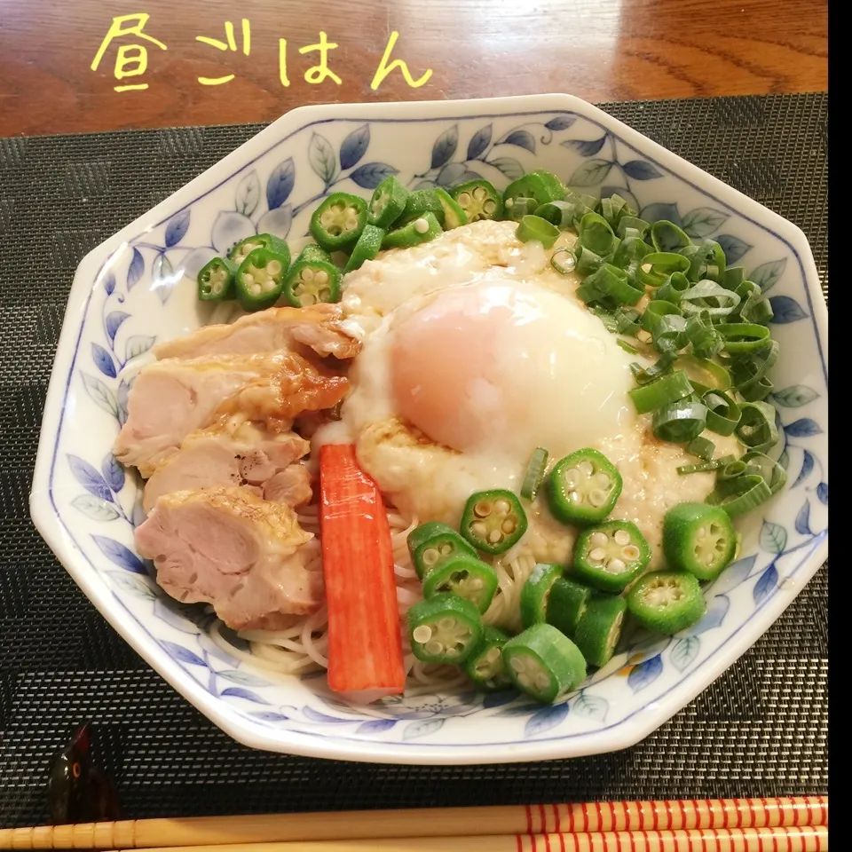 鶏モモ、とろろオクラ温玉のせぶっかけ素麺|yakinasuさん