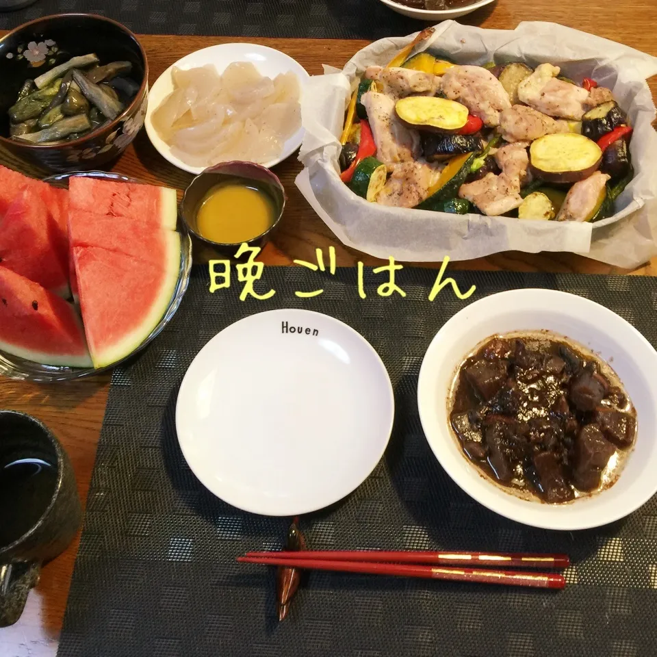 チキンと野菜のオーブン焼き、スイカ、牛ずじ味噌煮、刺身蒟蒻|yakinasuさん