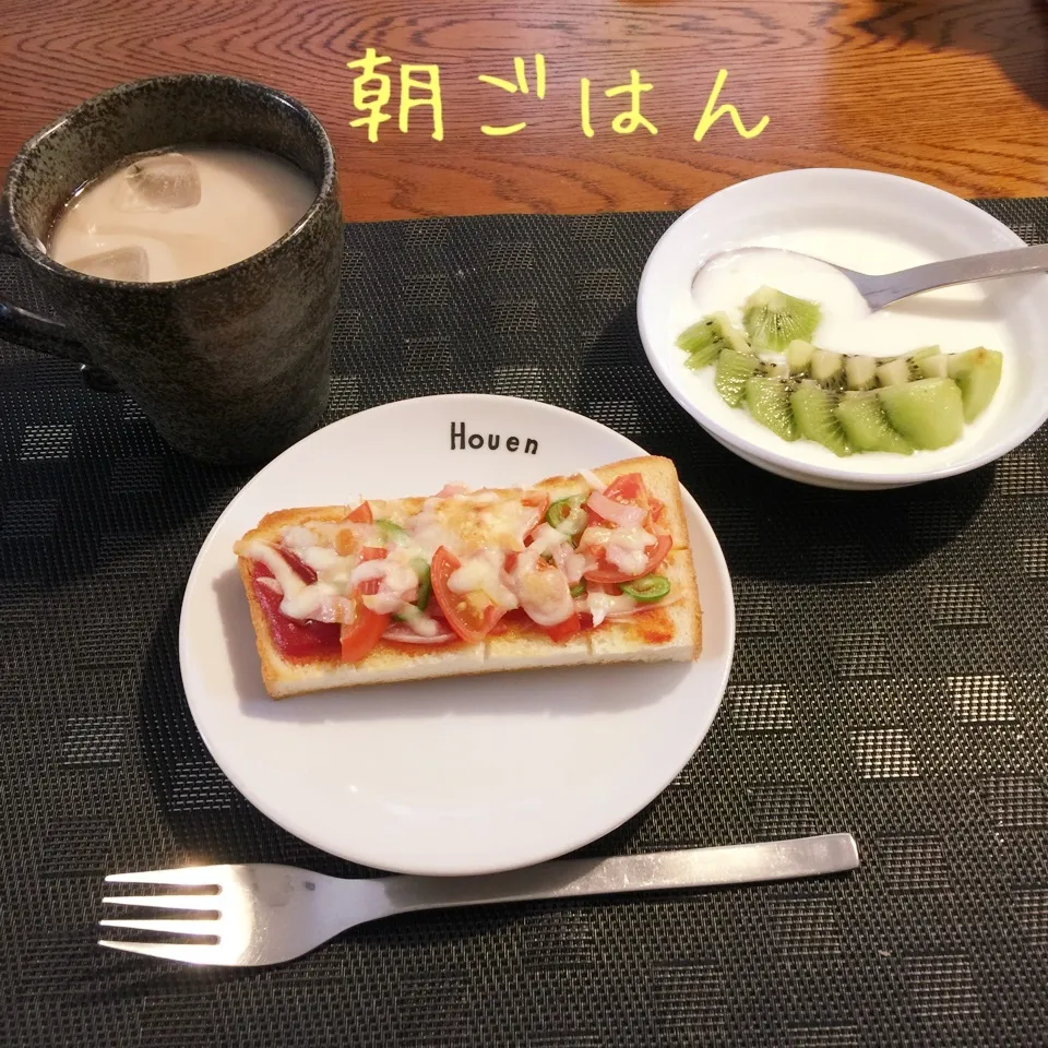 Snapdishの料理写真:ビザトースト、ヨーグルトキウイ、カフェオレ|yakinasuさん