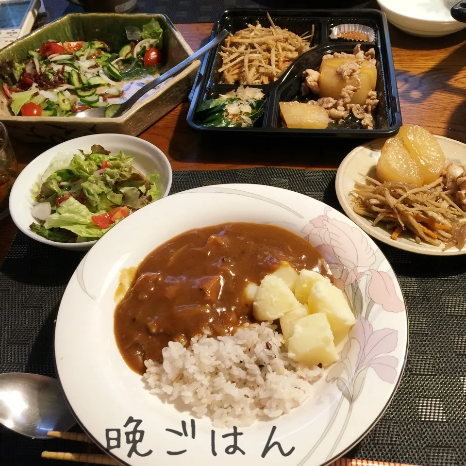 チキンカレー、カリカリベーコンサラダ、きんぴらと大根煮物|yakinasuさん