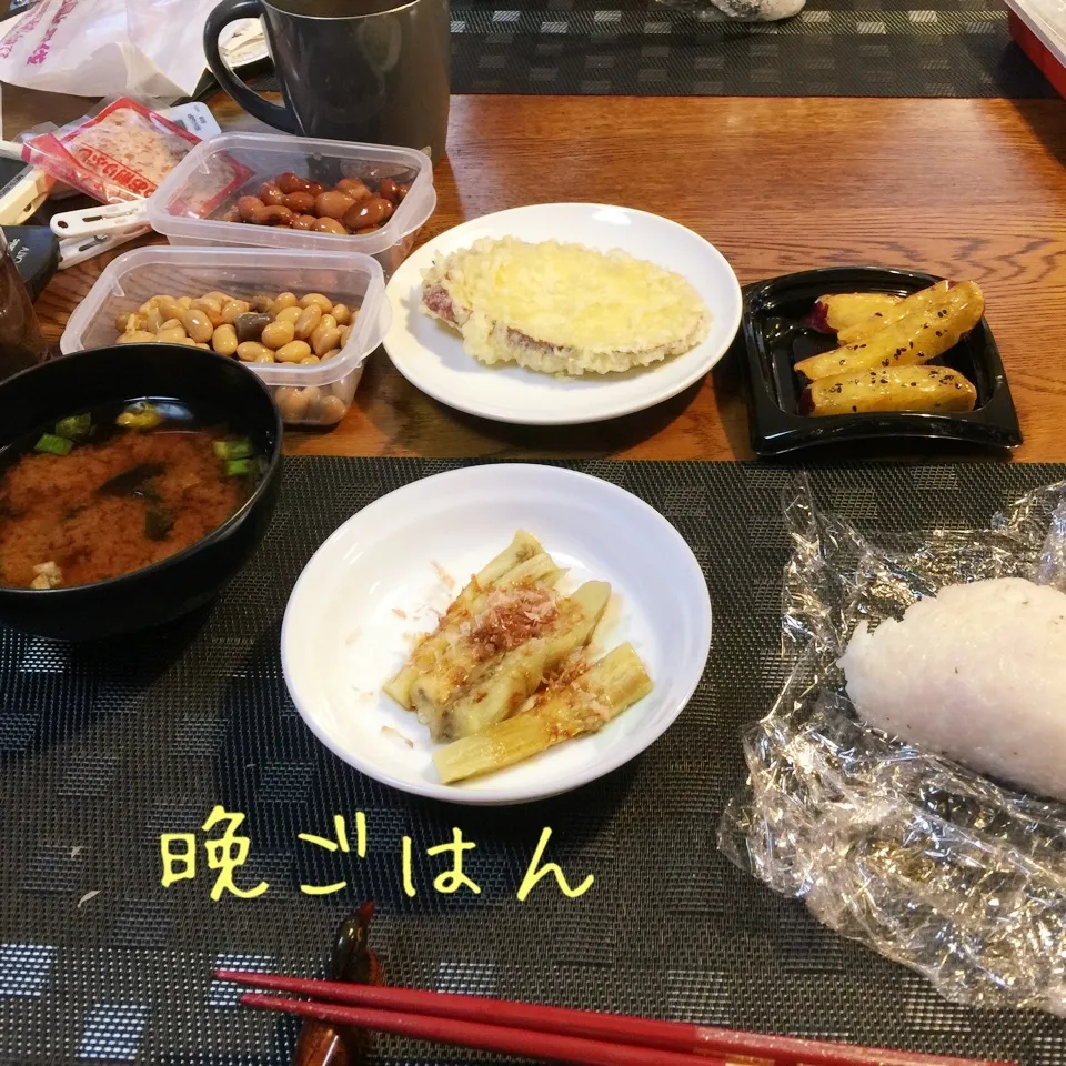 おにぎり。味噌汁、焼きなす、煮豆、大学芋、芋天ぷら、|yakinasuさん