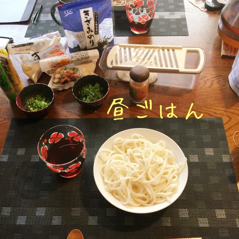 ころうどん、とろろと、薬味いっぱいで、|yakinasuさん