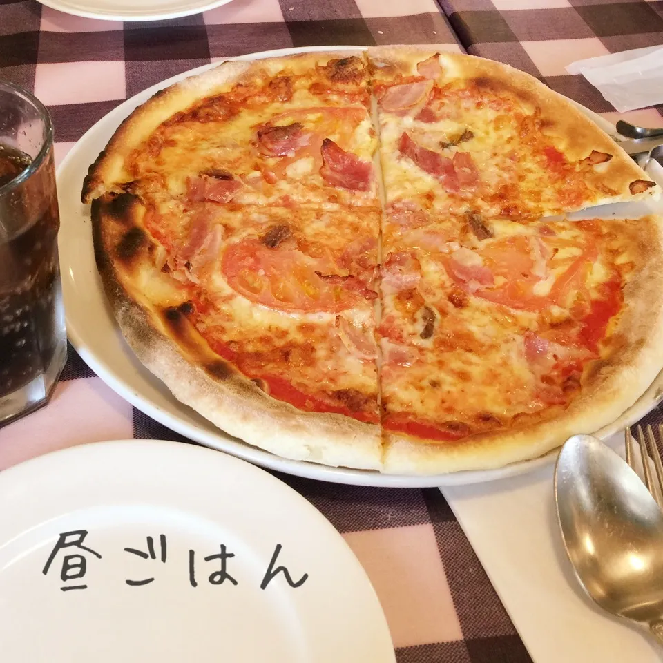 Snapdishの料理写真:サラダ、アンチョビベーコンピザ、ボンゴレビアンコ、モンブラン|yakinasuさん