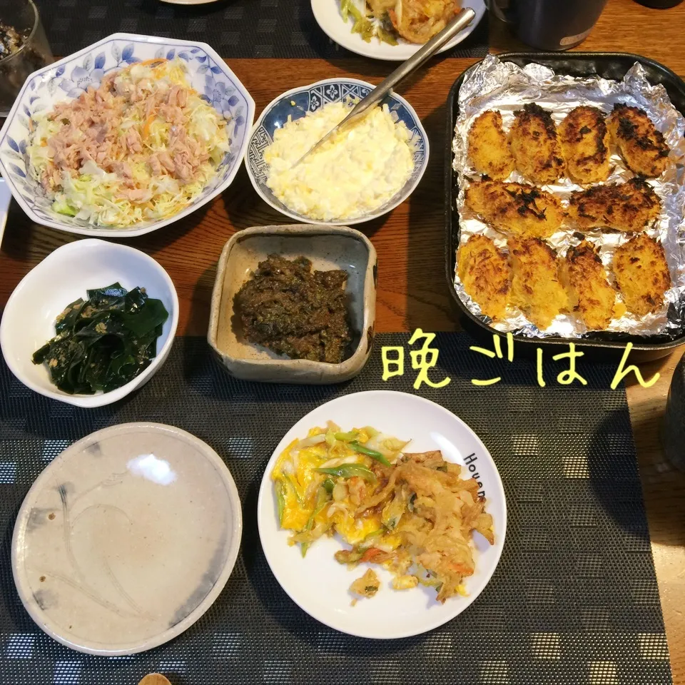 Snapdishの料理写真:牡蠣フライ、ツナサラダ、かき揚げ天とじ、残り物|yakinasuさん