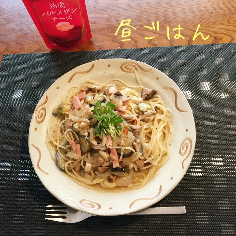 Snapdishの料理写真:キノコと茄子とベーコンの和風ペペロンチーノ|yakinasuさん