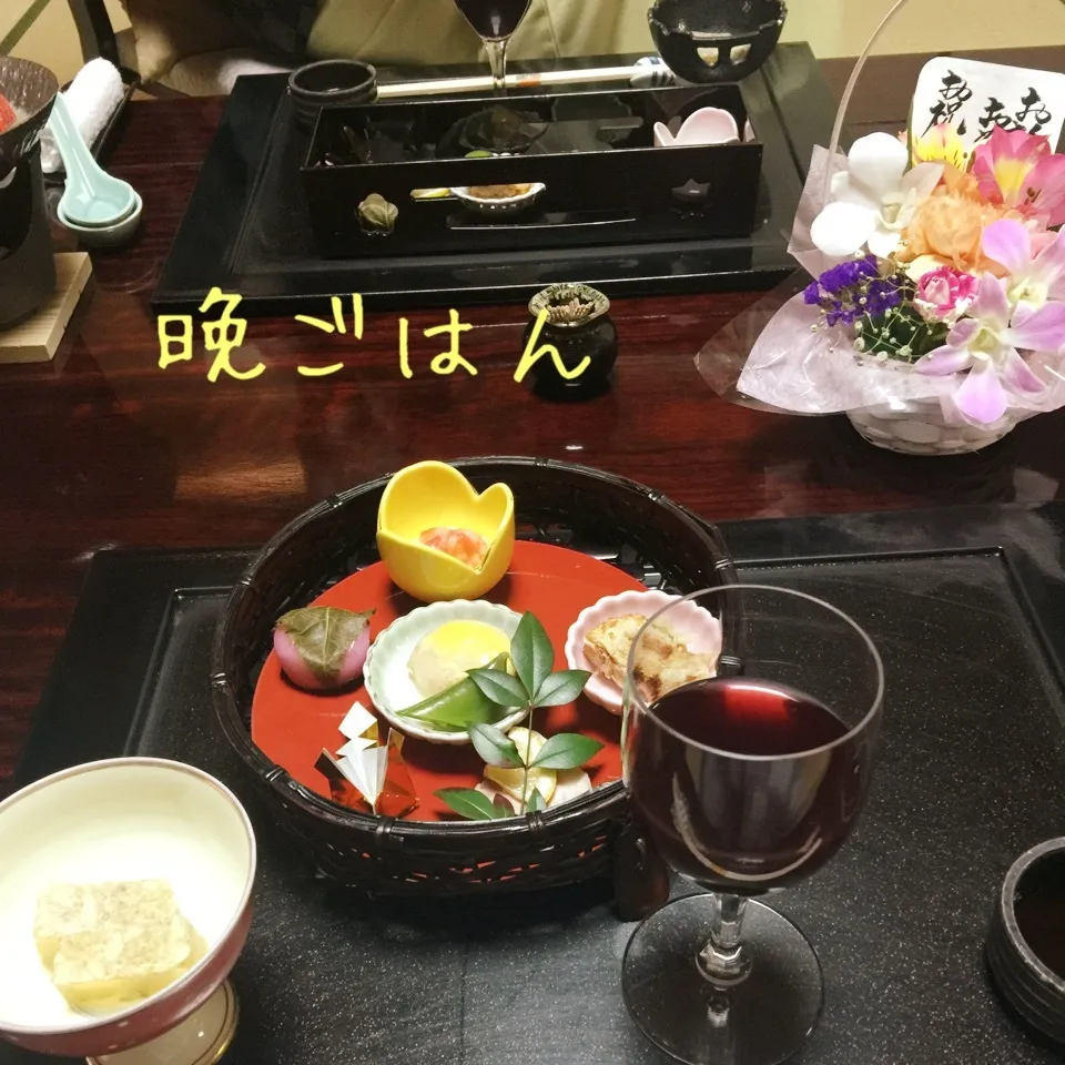 Snapdishの料理写真:誕生日祝いのお花と共に、先付け、前菜|yakinasuさん