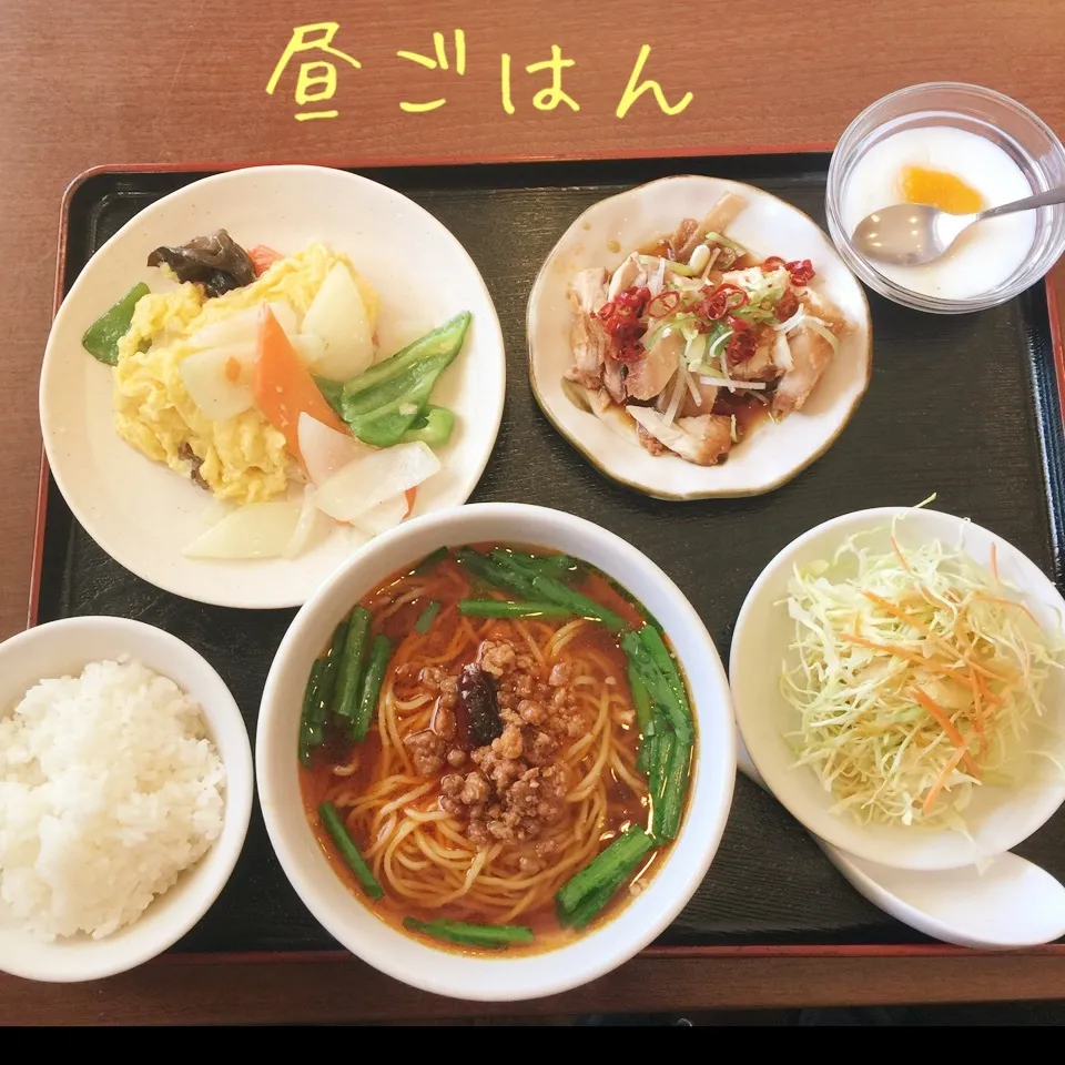 台湾ラーメン、台湾唐揚げ、卵と野菜炒め、サラダ、杏仁豆腐|yakinasuさん