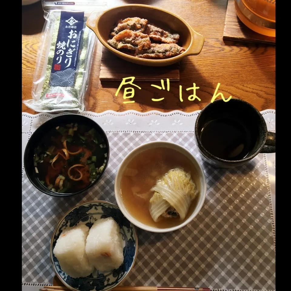 Snapdishの料理写真:明太子のお握り、味噌汁、白菜包み肉団子、鰺竜田揚げ|yakinasuさん