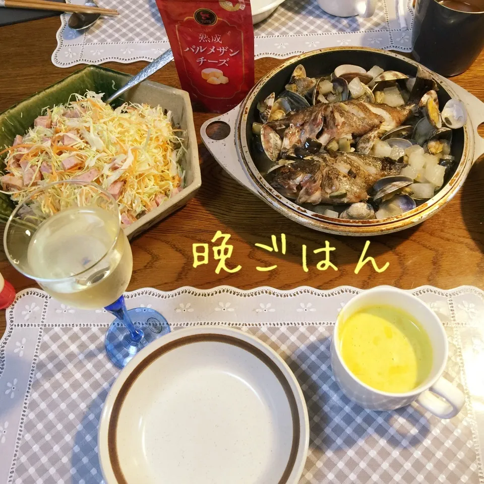 Snapdishの料理写真:カサゴのアクアパッツァ、南瓜スープ、サラダ、ワイン|yakinasuさん