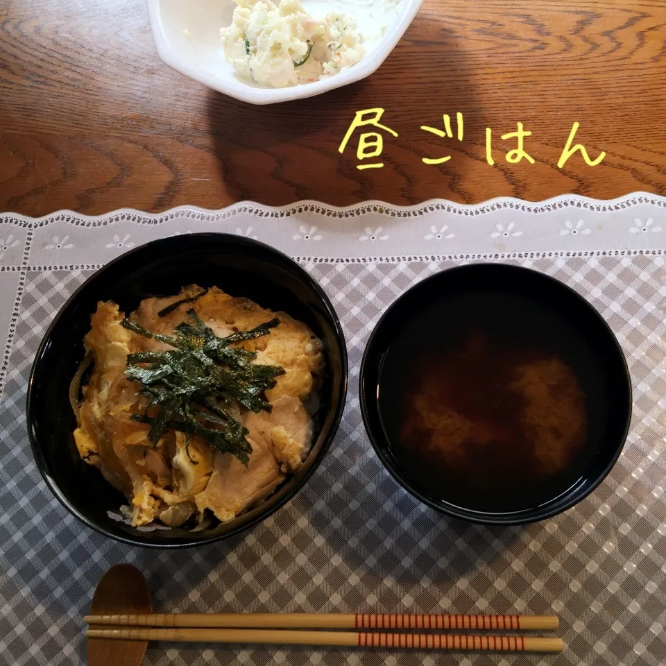 親子丼、しじみ汁、ポテトサラダ|yakinasuさん