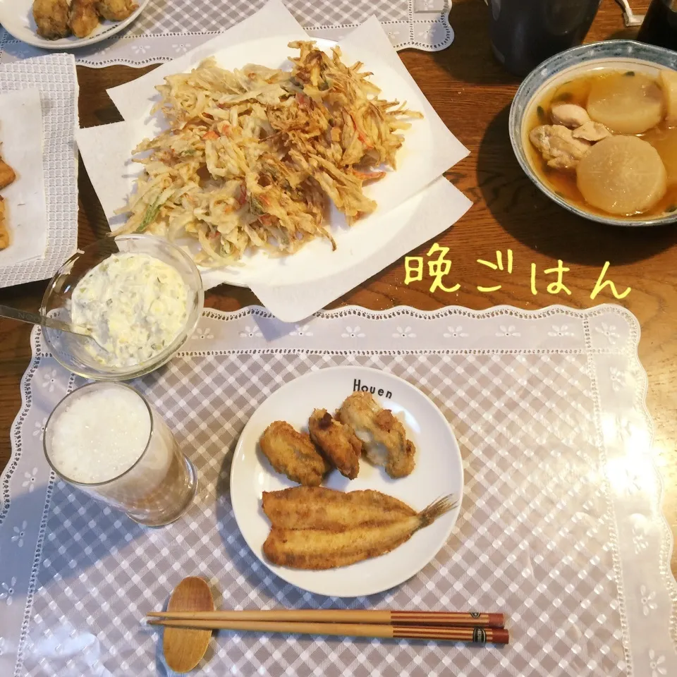 牡蠣フライ、キスフライ、かき揚げ、大根鶏肉煮物、ビール|yakinasuさん