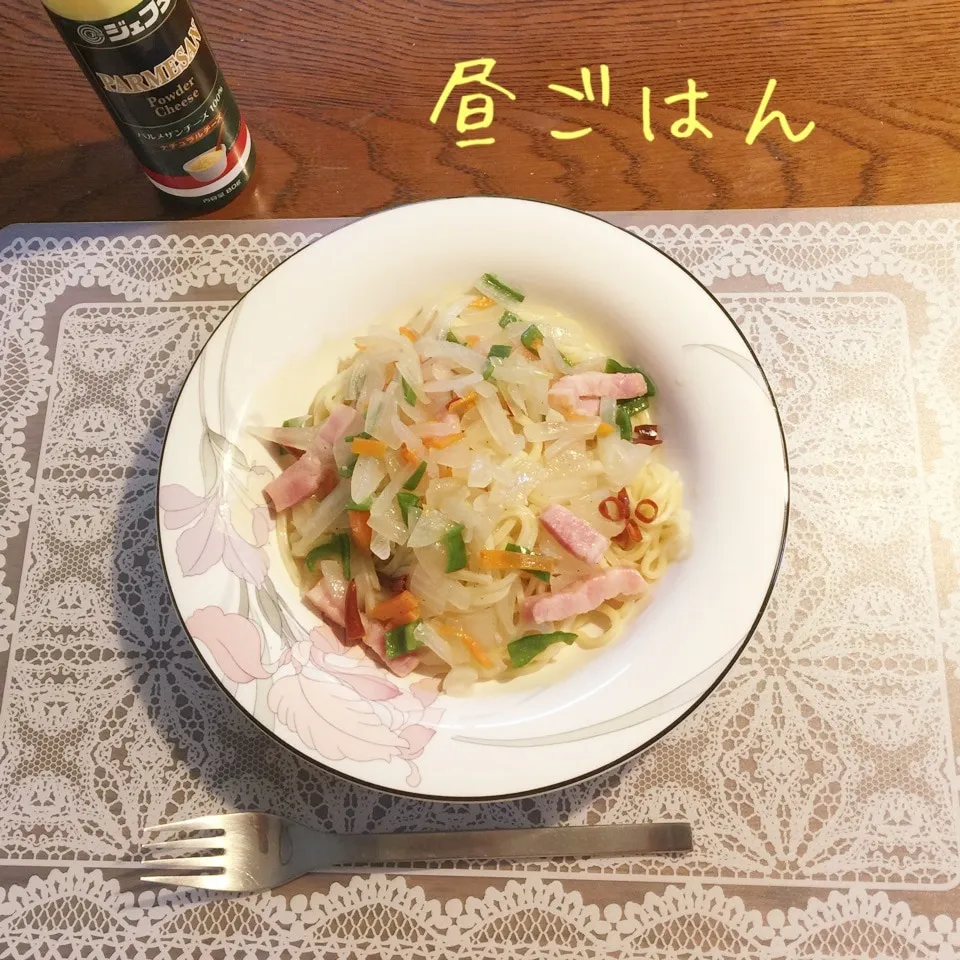 ベーコン玉ねぎペペロンチーノ 生パスタで|yakinasuさん