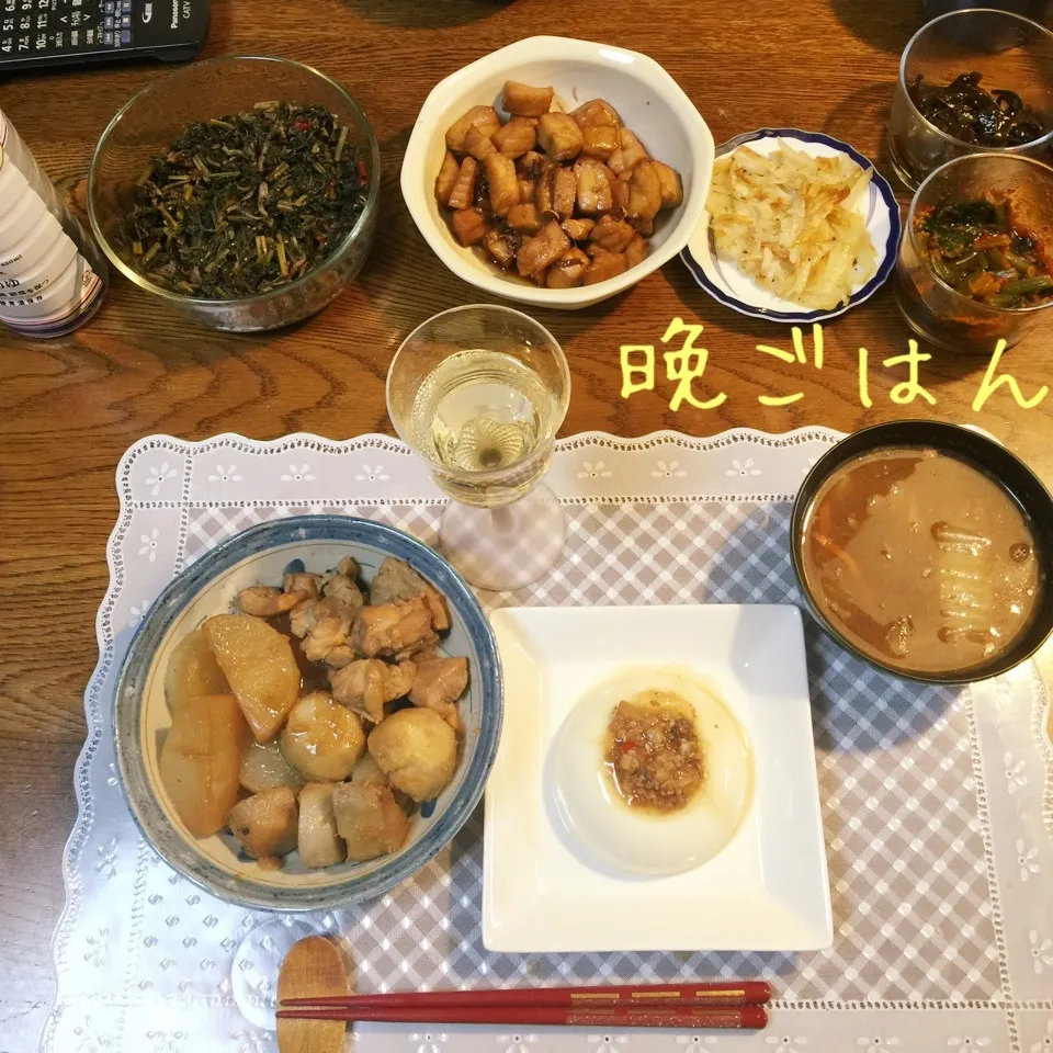 マグロ角煮、大根と里芋と鶏モモ煮物、生姜ダレ冷奴、味噌汁|yakinasuさん