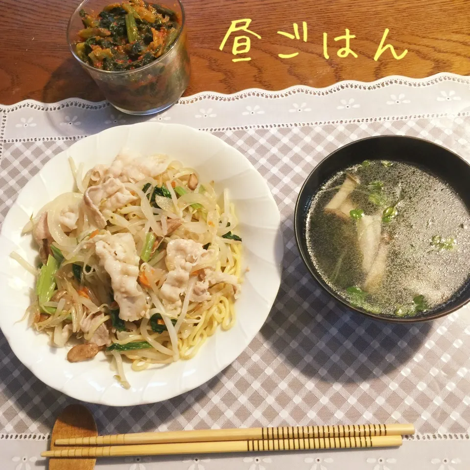 塩焼きそば、エリンギワカメスープ、野沢菜醬|yakinasuさん