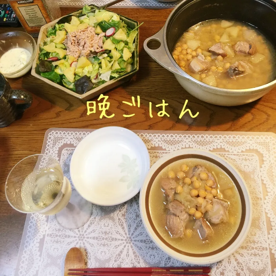 豚ロースとヒヨコ豆と林檎の煮込み、ツナサラダ、ワイン、|yakinasuさん