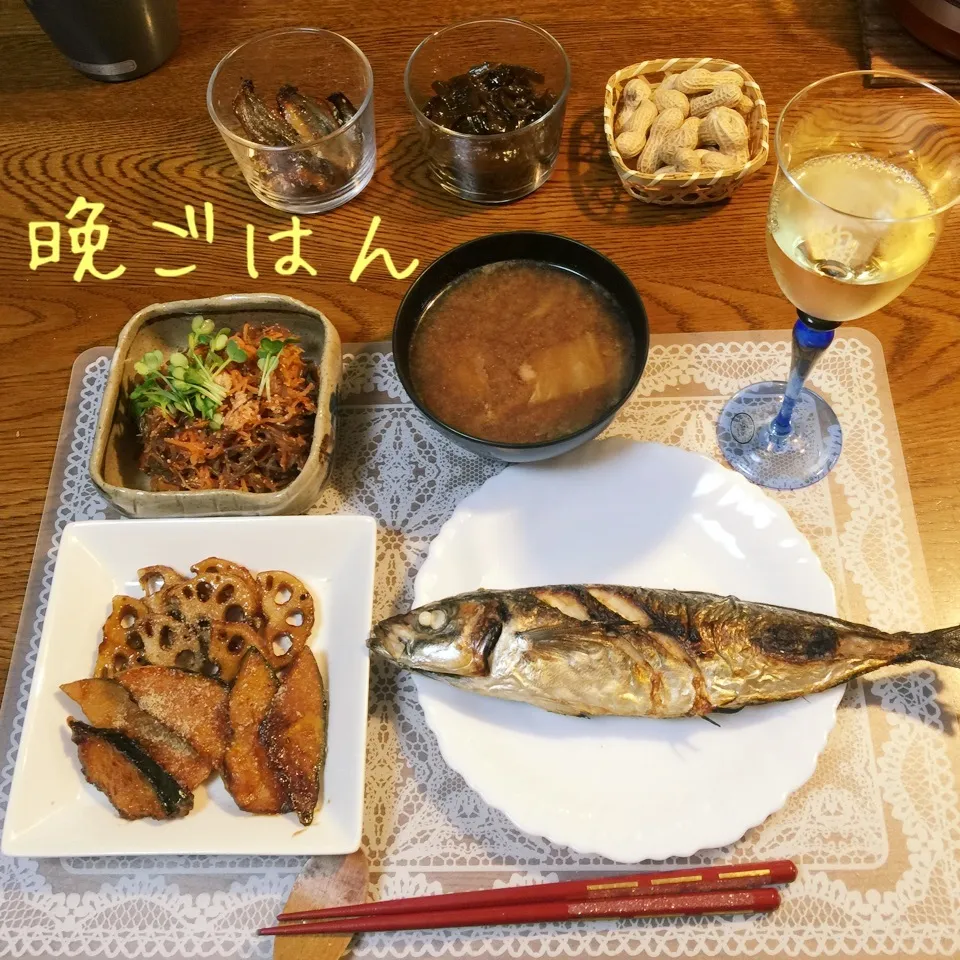 Snapdishの料理写真:鯵塩焼き、糸コン人参明太子の煮物、南瓜蓮根照り煮、味噌汁|yakinasuさん