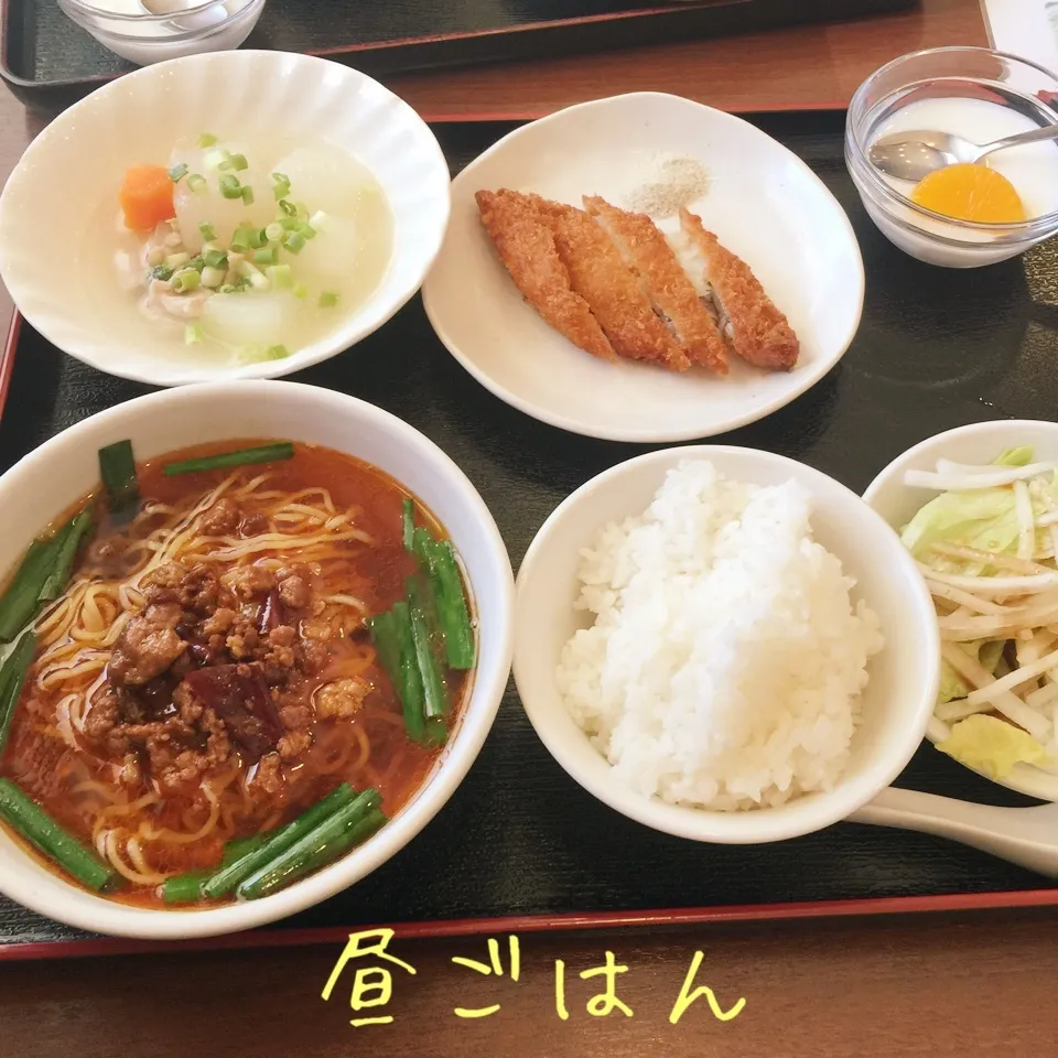 台湾ラーメン、魚フライ、冬瓜あんかけ、大根サラダ、杏仁豆腐|yakinasuさん