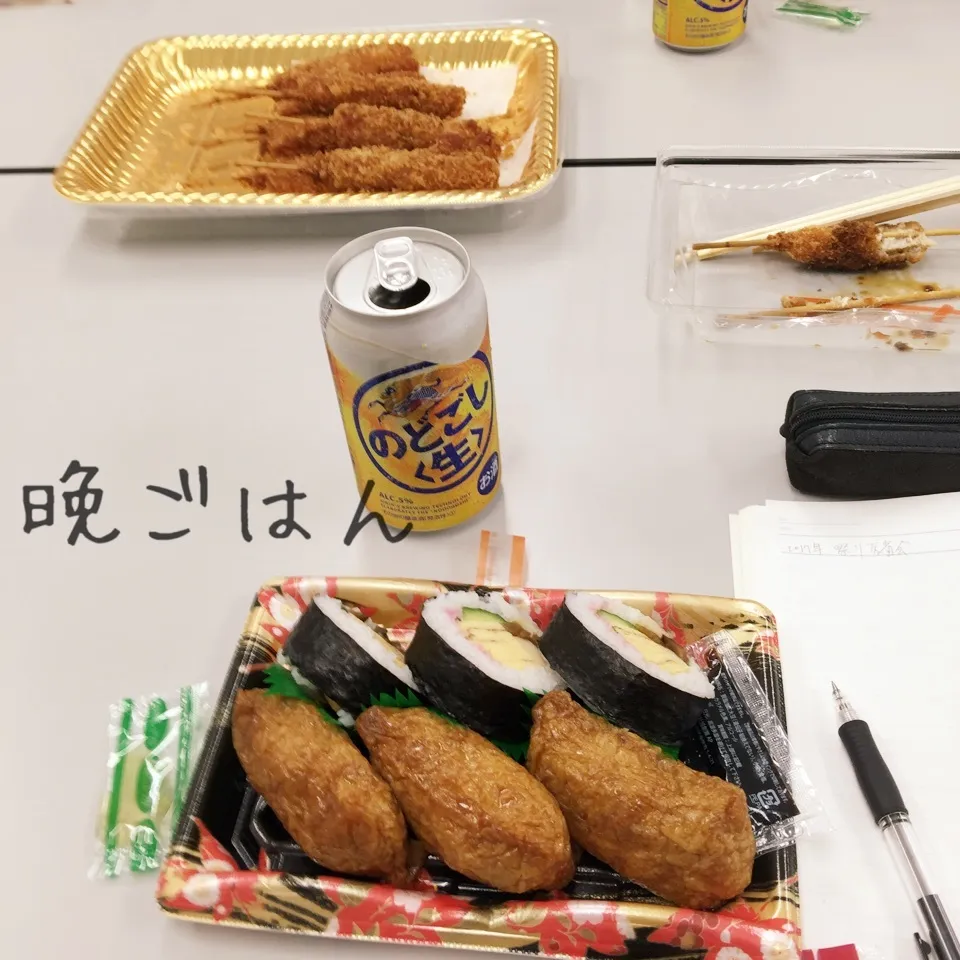 Snapdishの料理写真:祭の反省会で、模擬店の残りの串カツと助六寿司、発泡酒|yakinasuさん