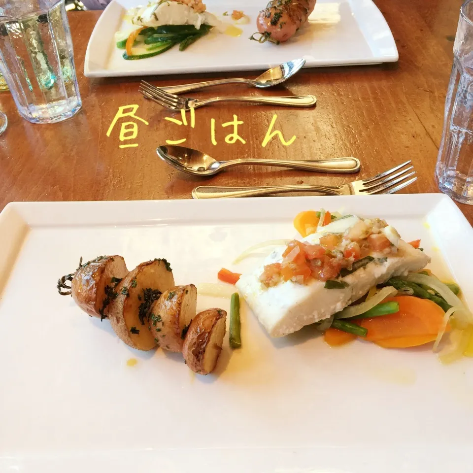 トランブランのレストランで、魚料理のランチ|yakinasuさん